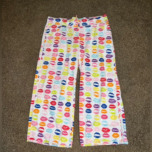 Victoria’s Secret Sleep Set Pucker Up - Picture 11 of 15